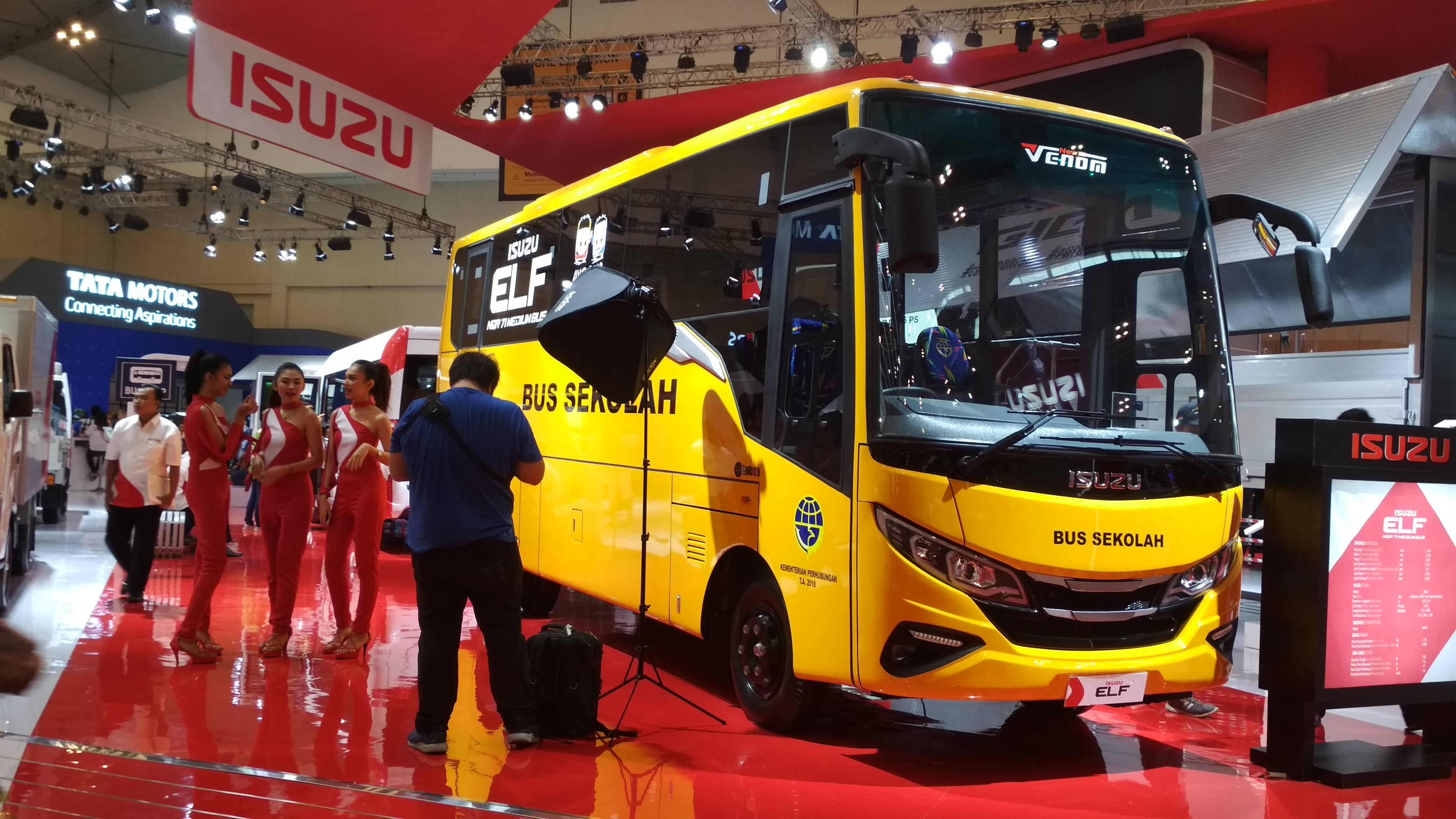 Bus Sekolah Keren Isuzu ELF NQR 71 - SatuAspal.Com